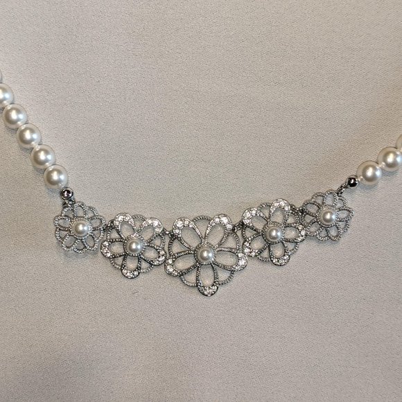 Pearl & Silver Necklace - Picture 3 of 3